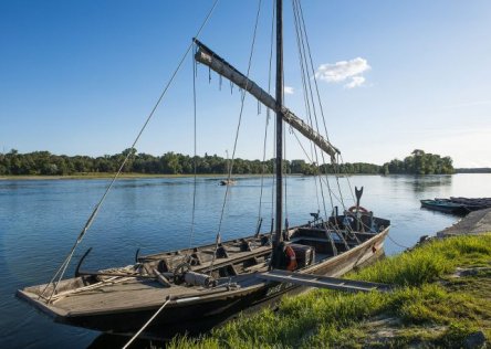 boat & wine tour