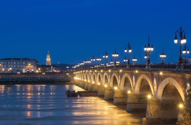 Pont de Pierre bridge in Bordeaux city