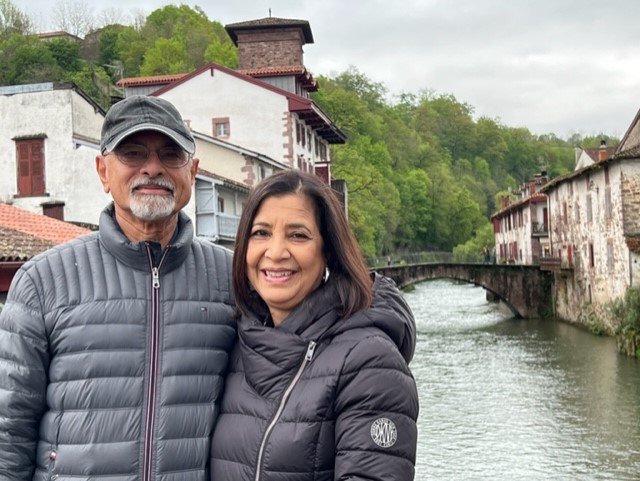 Travelers Mita and Bip in Saint-Jean-Pied-de-Port in the Basque Country