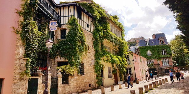 Rue de l'Abreuvoir in Montmartre, Paris