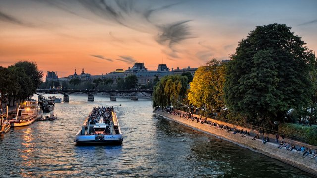 A boat on the Seine river at sunset