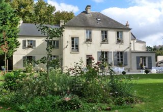 Stay downtown Bayeux, 1 minute walk to the Cathedral