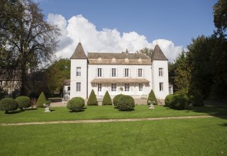 A beautiful mansion in the Burgundy vineyard