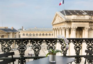 ...over one of Paris nicest square