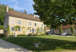 Stay in a gorgeous valley, in the Burgundy countryside