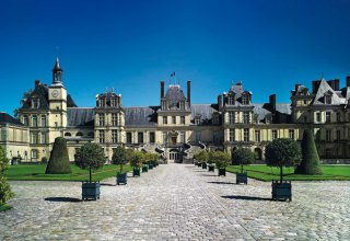 A pre-wedding photo session at Chateau de Fontainebleau Paris, France